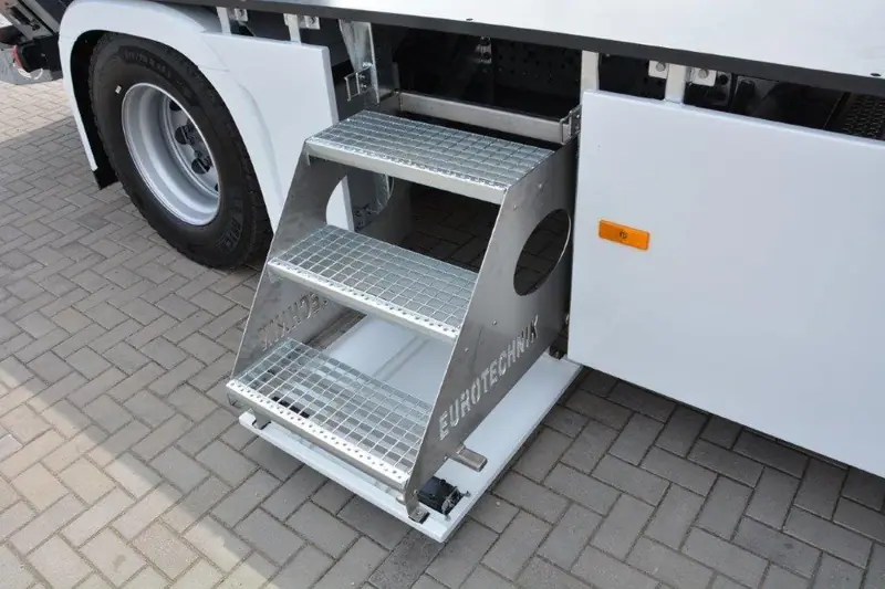 Absicherungsfahrzeug mit Verkehrsleittafel – Aufnahme 09