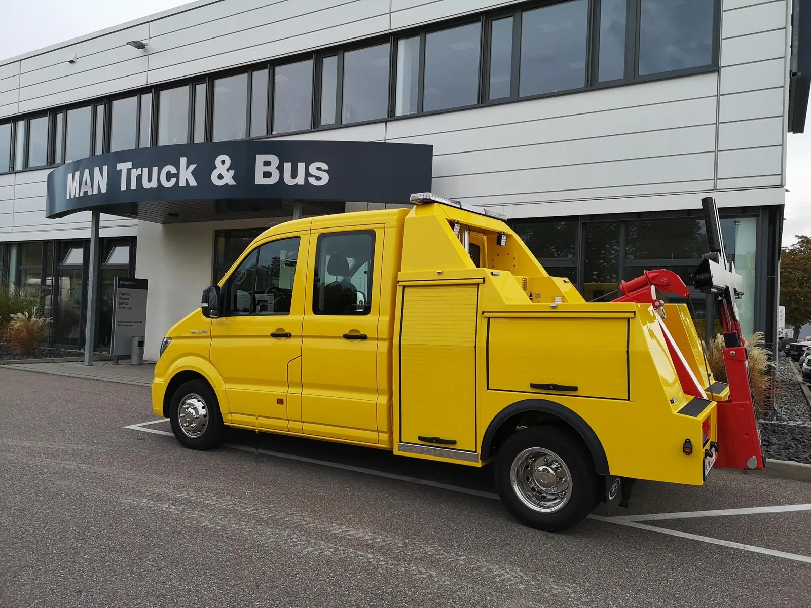 PickUp mit Hubbrillen-Aufbau