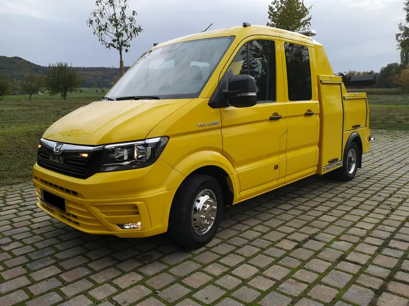 PickUp mit Hubbrillen-Aufbau – Aufnahme 01