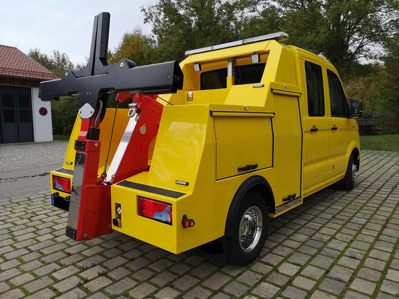 PickUp mit Hubbrillen-Aufbau – Aufnahme 02